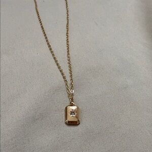 Elegant Gold Pendant Necklace